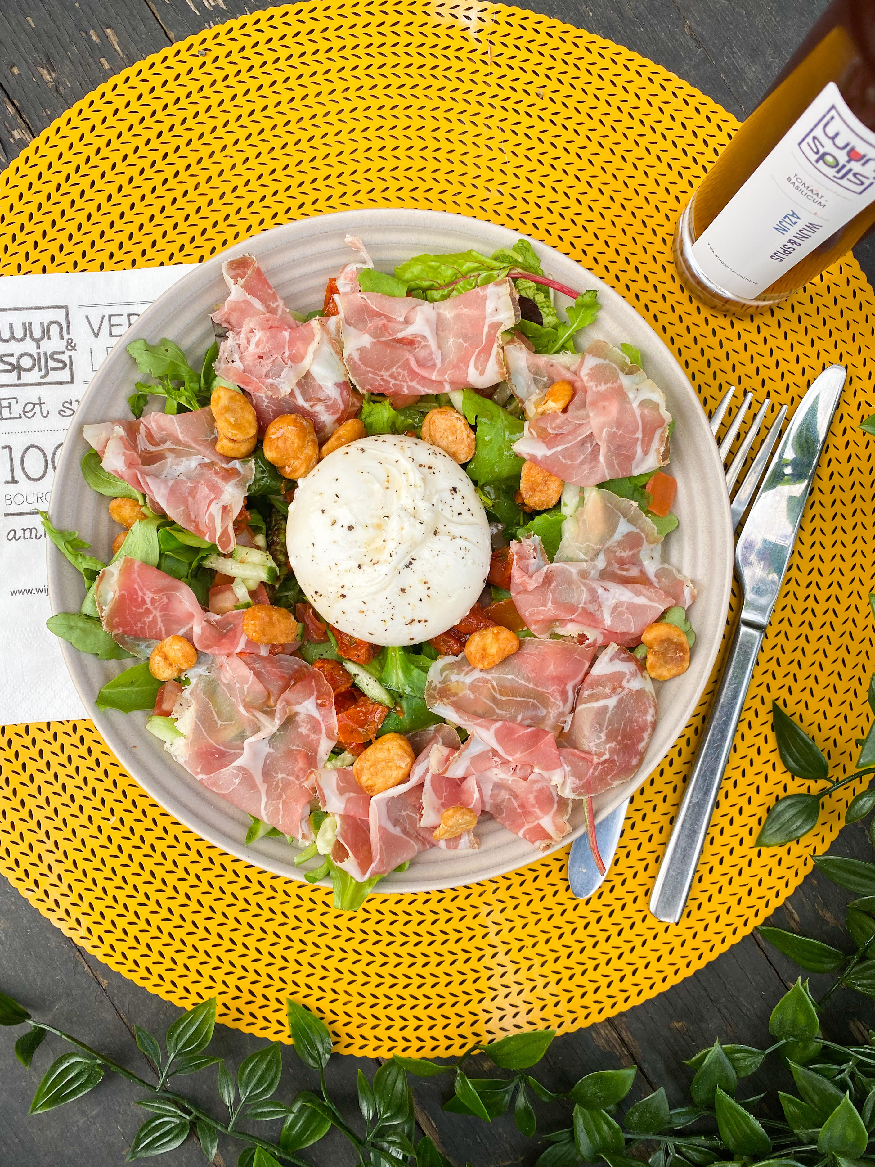 Salade met Burrata, Coppa & Tomaten Basilicum Azijn